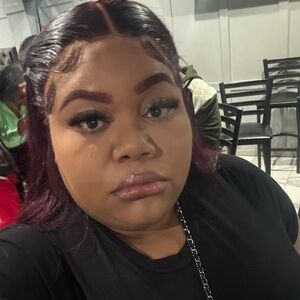 Meet your Posher, Tia